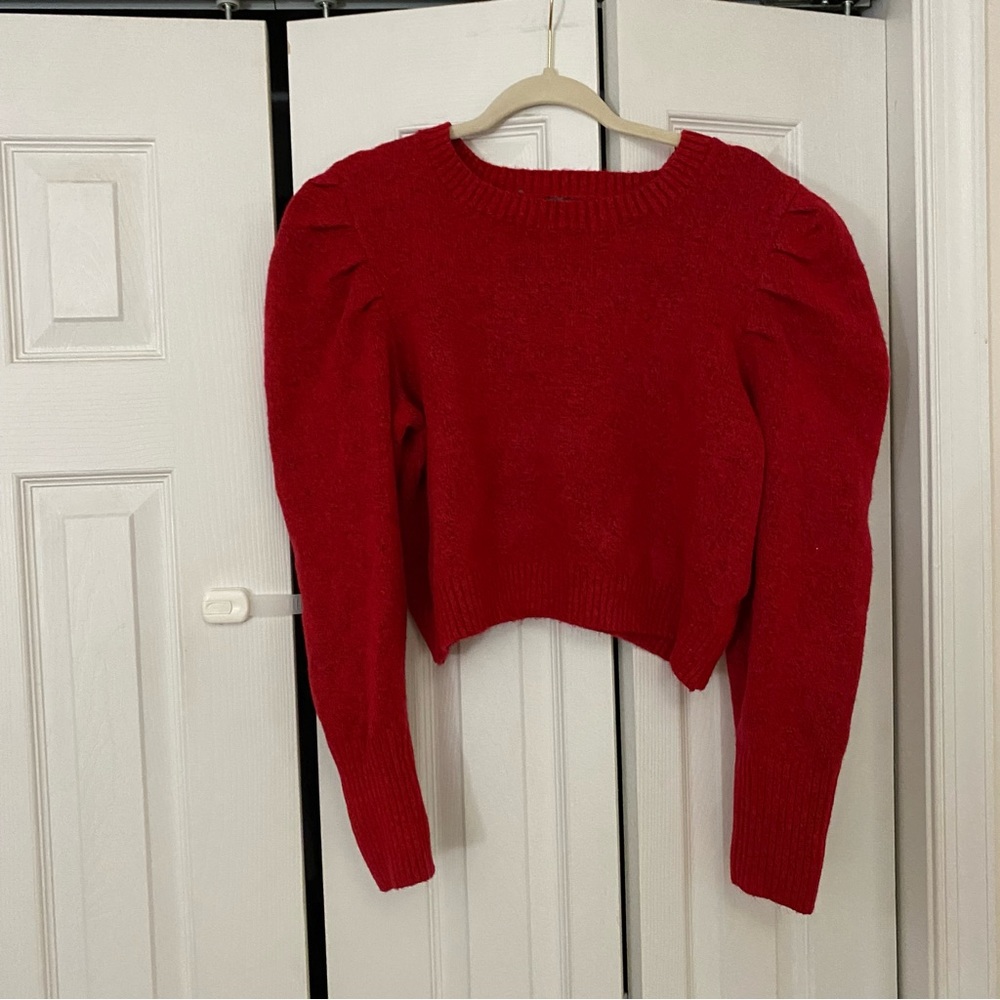 Red puffy sleeve cropped sweater